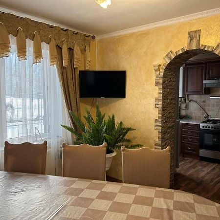 Cottage "Kliverent" Jaremče Esterno foto