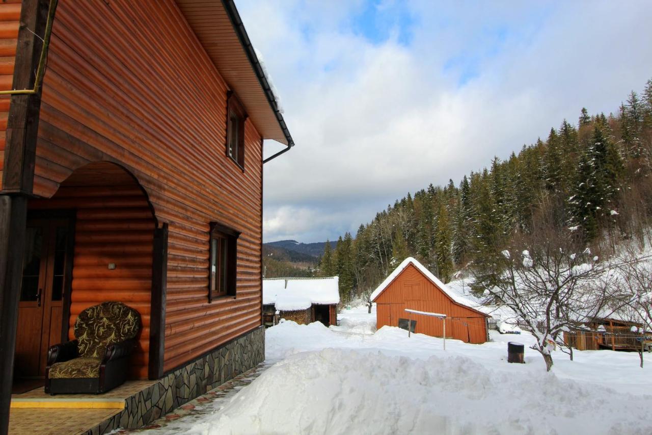 Cottage "Kliverent" Jaremče Esterno foto