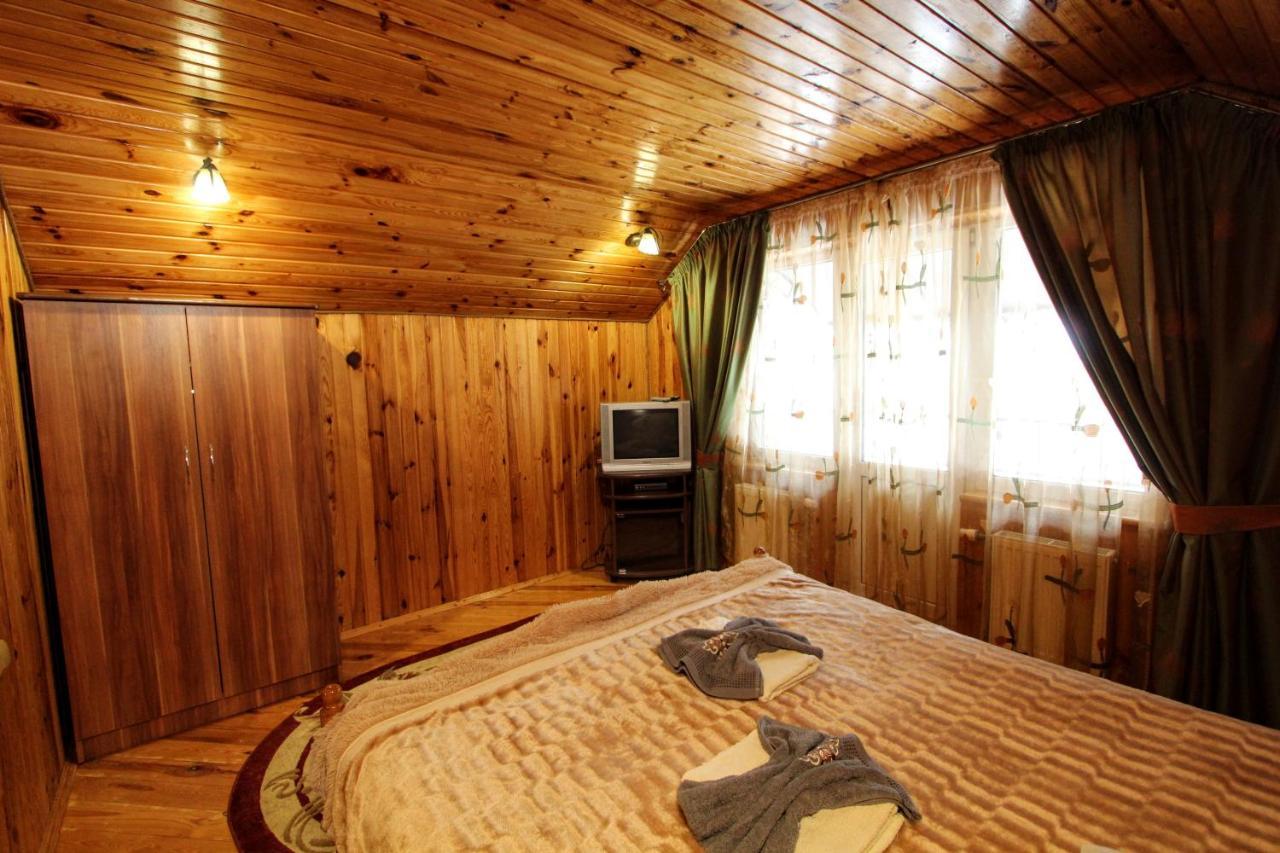 Cottage "Kliverent" Jaremče Esterno foto