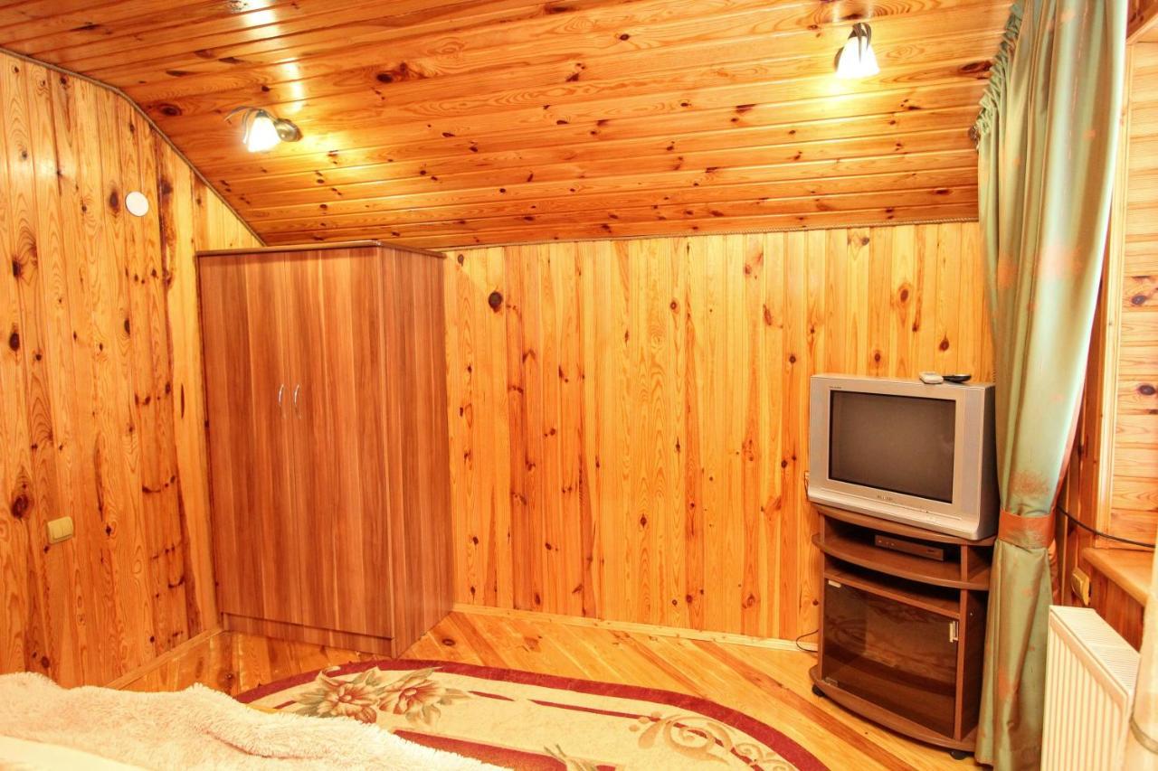 Cottage "Kliverent" Jaremče Esterno foto