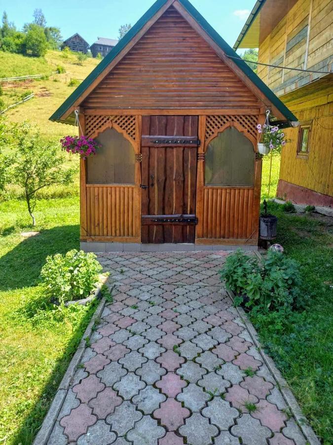 Cottage "Kliverent" Jaremče Esterno foto