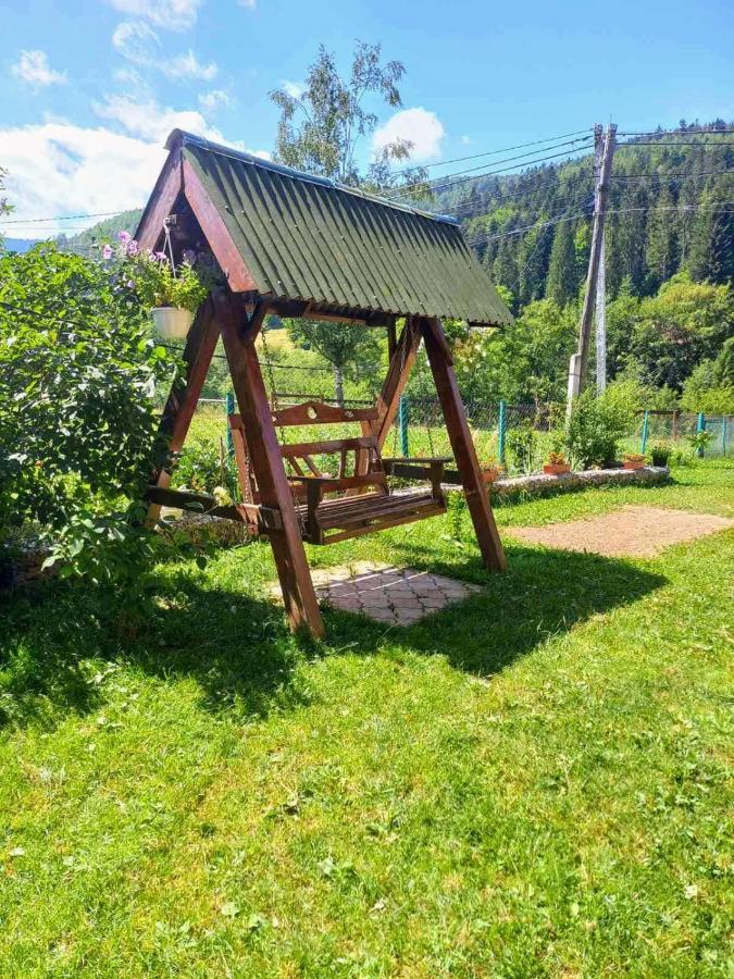 Cottage "Kliverent" Jaremče Esterno foto