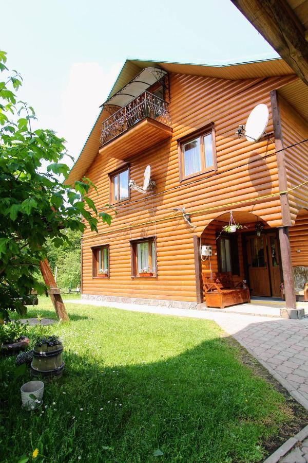Cottage "Kliverent" Jaremče Esterno foto