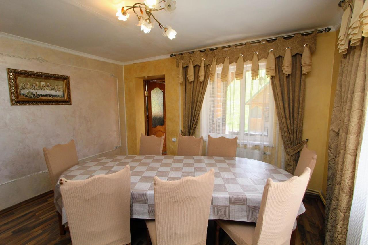 Cottage "Kliverent" Jaremče Esterno foto