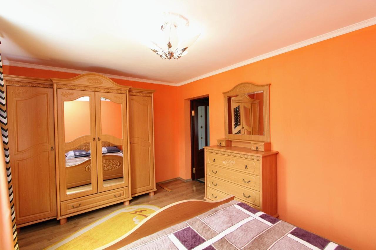 Cottage "Kliverent" Jaremče Esterno foto