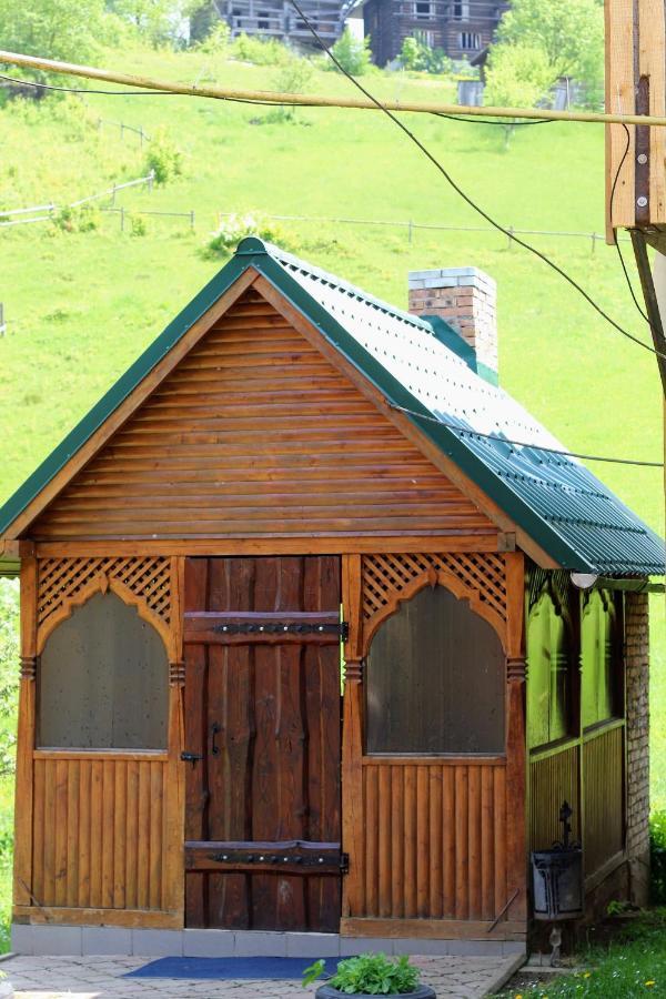Cottage "Kliverent" Jaremče Esterno foto