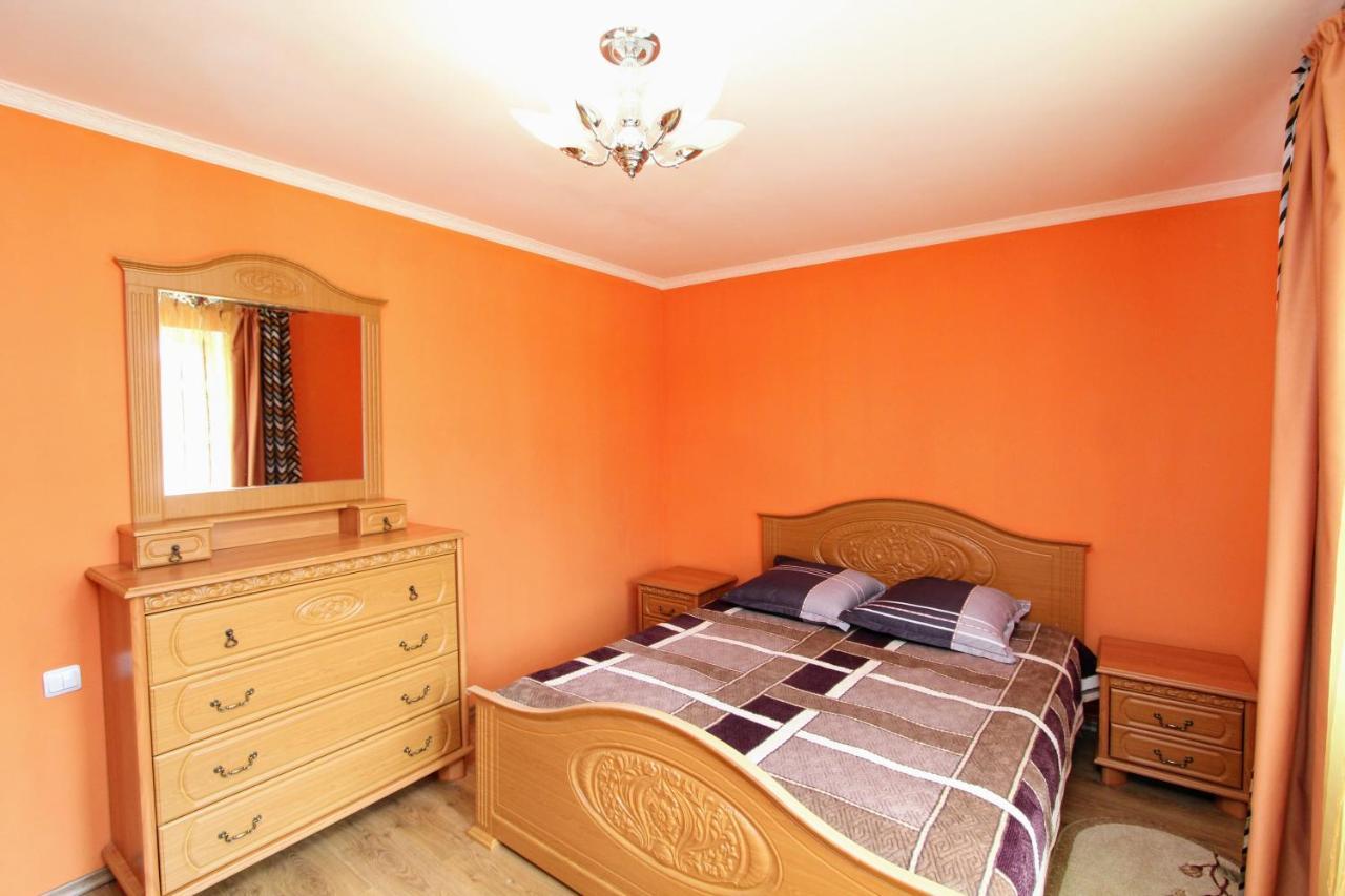 Cottage "Kliverent" Jaremče Esterno foto