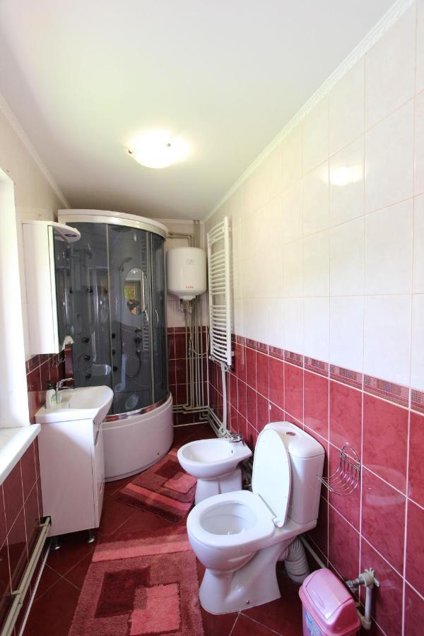 Cottage "Kliverent" Jaremče Esterno foto