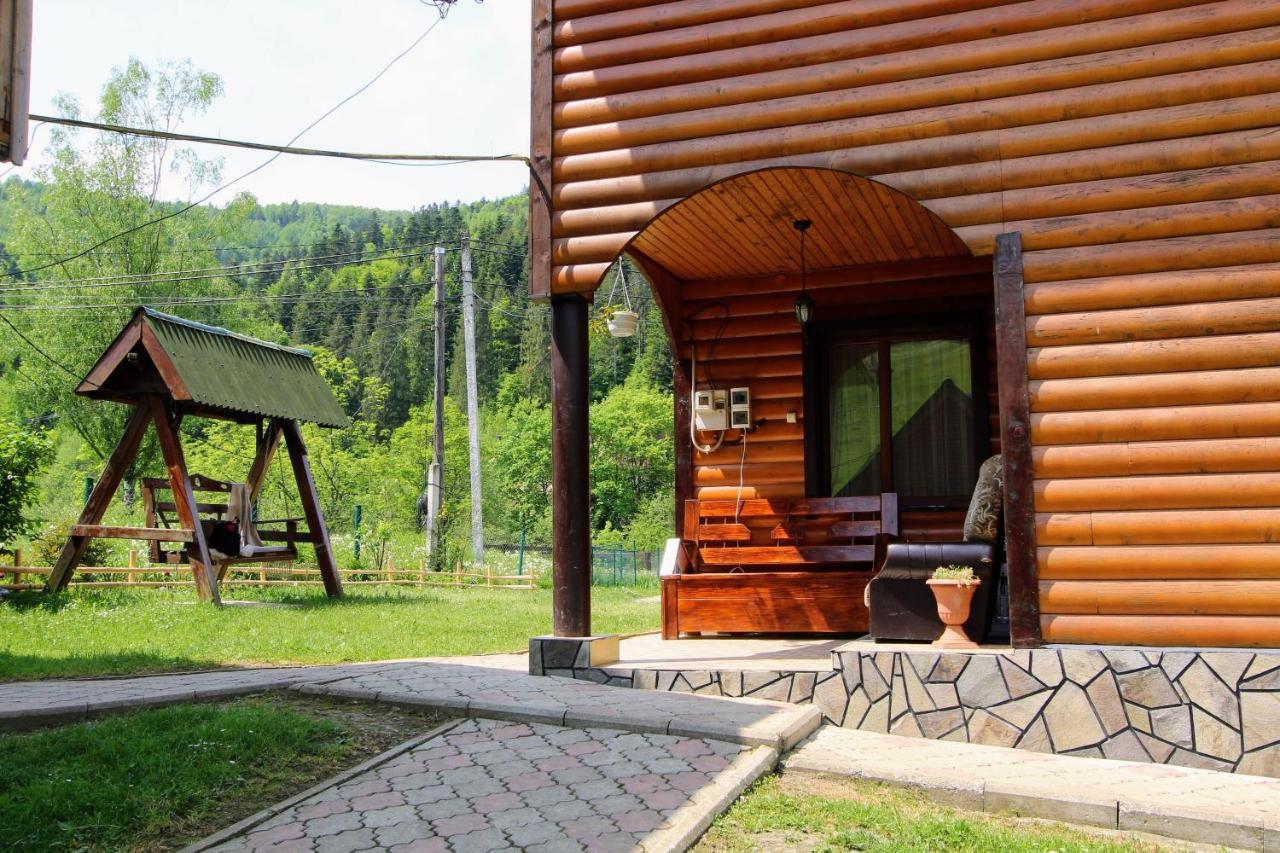 Cottage "Kliverent" Jaremče Esterno foto