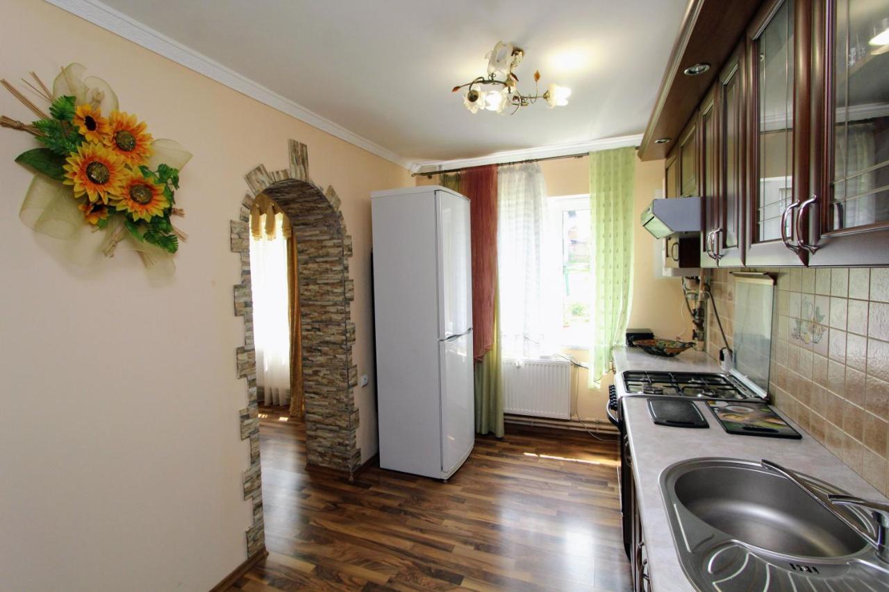 Cottage "Kliverent" Jaremče Esterno foto