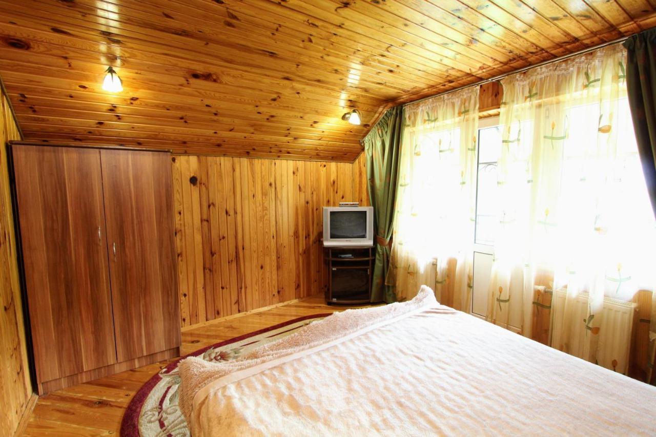 Cottage "Kliverent" Jaremče Esterno foto