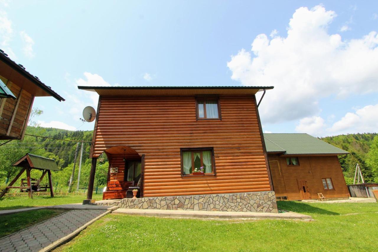 Cottage "Kliverent" Jaremče Esterno foto