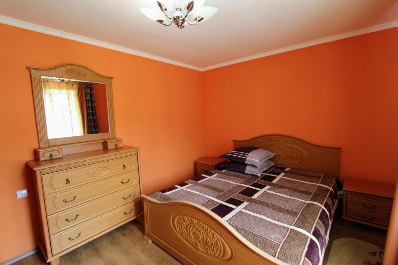 Cottage "Kliverent" Jaremče Esterno foto